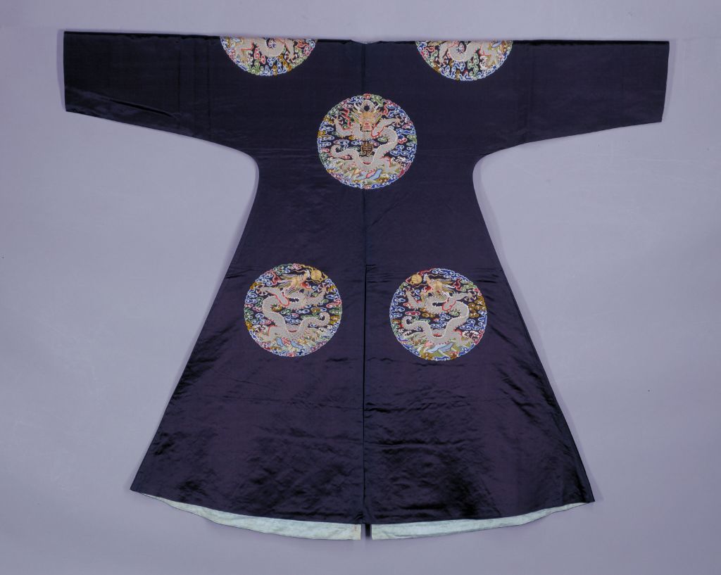 图片[2]-Stone blue satin embroidered cotton jacket with eight clouds and dragons-China Archive